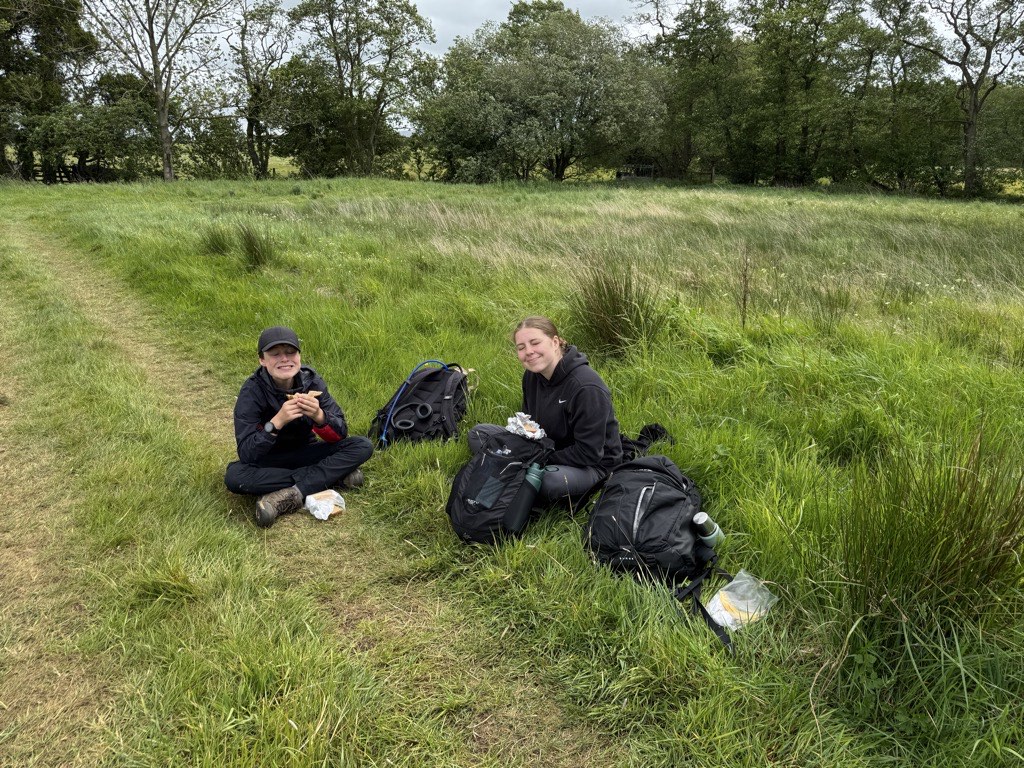Kids eating lunch