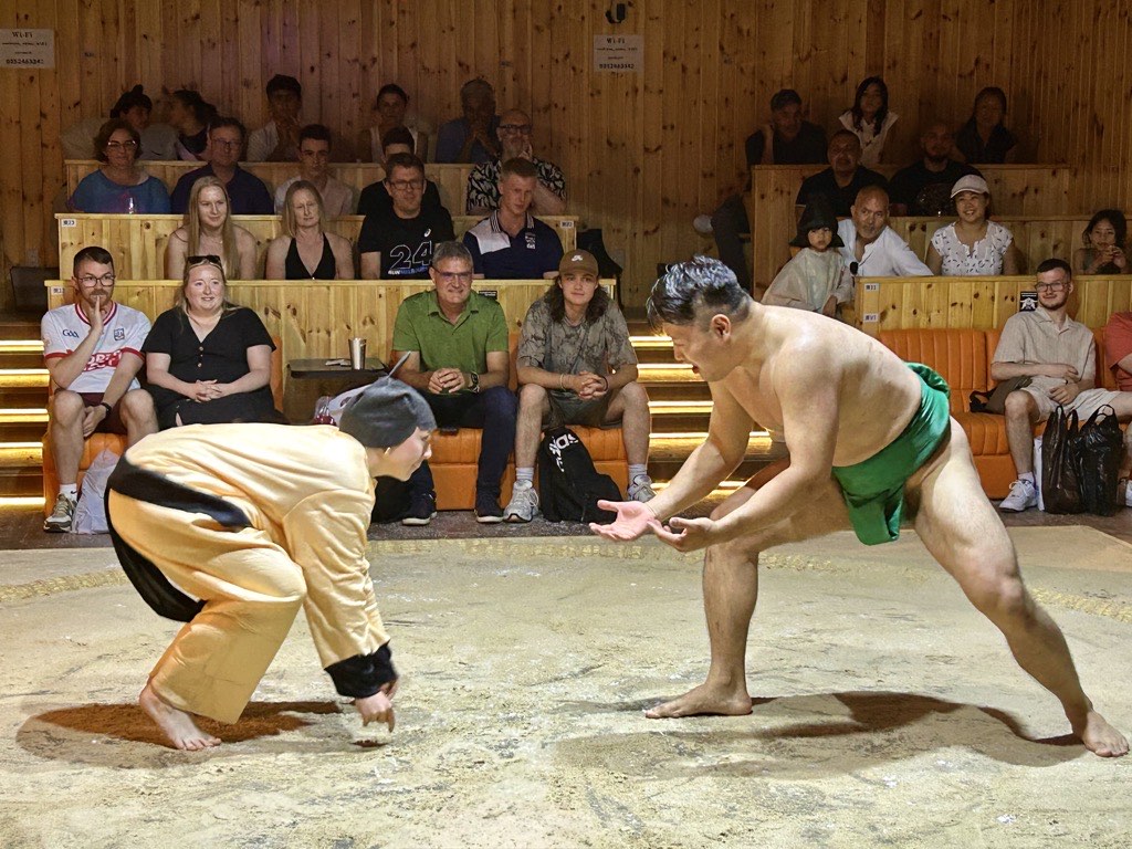 bella sumo fight