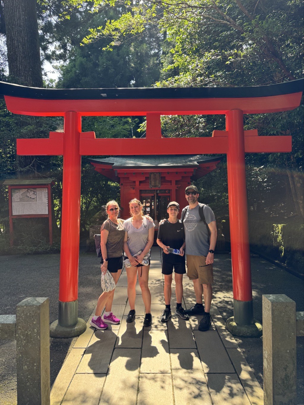 hakone temple selfie