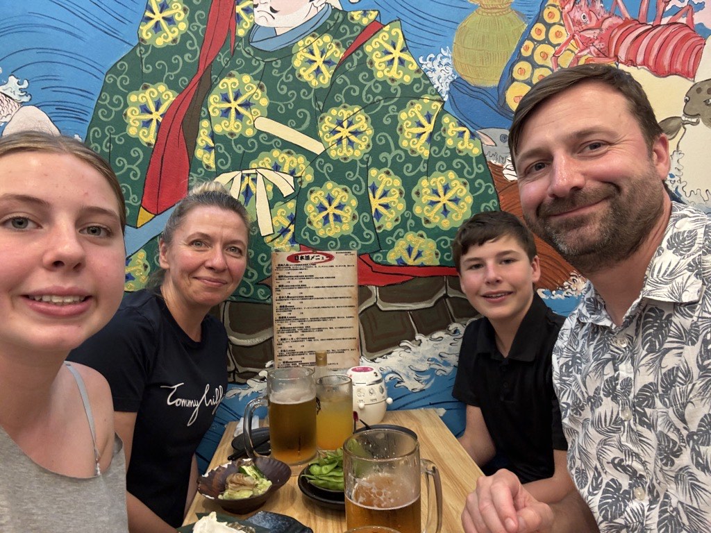 restaurant selfie