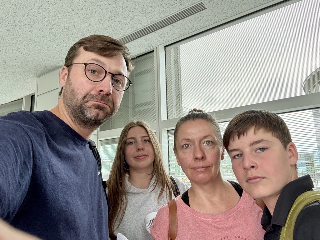 sad leaving japan selfie